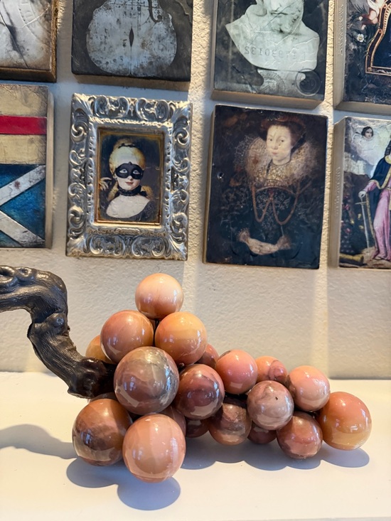Vintage Pink Onyx Grapes Cluster Stone Fruit Sculpture MCM Alabaster Decor - Picture 4 of 15